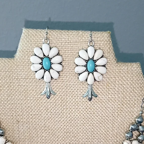 Southwest Necklace and Earring Set - Picture 3 of 7